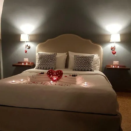 Aragonese Luxury 3* Neapol