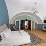 Aragonese Luxury نابولي