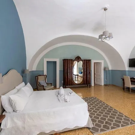 Aragonese Luxury Neapol